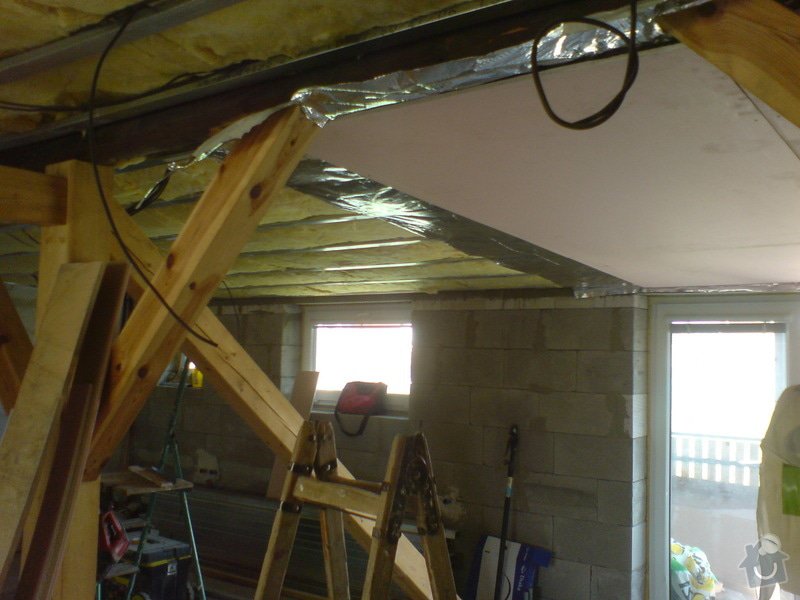 Zatepleni střechy,sadrokartonové práce (střechy,příčky, předstěny),ytongové příčky,elektrikářské práce: DSC00343
