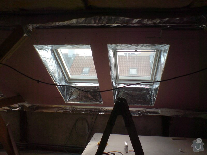 Zatepleni střechy,sadrokartonové práce (střechy,příčky, předstěny),ytongové příčky,elektrikářské práce: DSC00345
