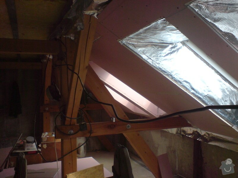 Zatepleni střechy,sadrokartonové práce (střechy,příčky, předstěny),ytongové příčky,elektrikářské práce: DSC00346