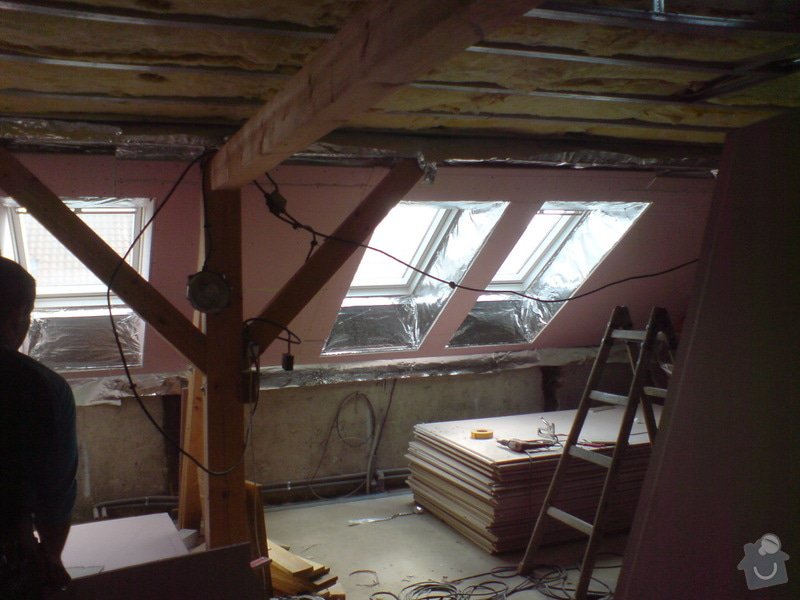 Zatepleni střechy,sadrokartonové práce (střechy,příčky, předstěny),ytongové příčky,elektrikářské práce: DSC00347