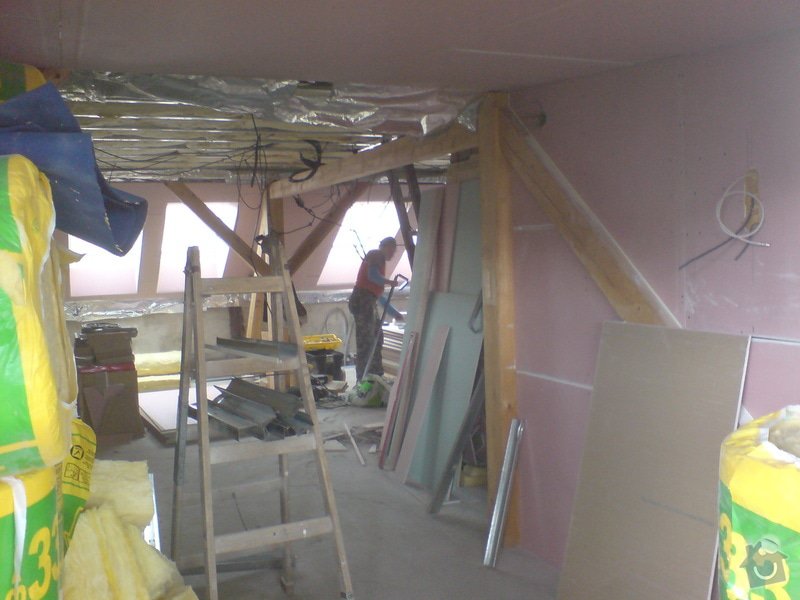Zatepleni střechy,sadrokartonové práce (střechy,příčky, předstěny),ytongové příčky,elektrikářské práce: DSC00348