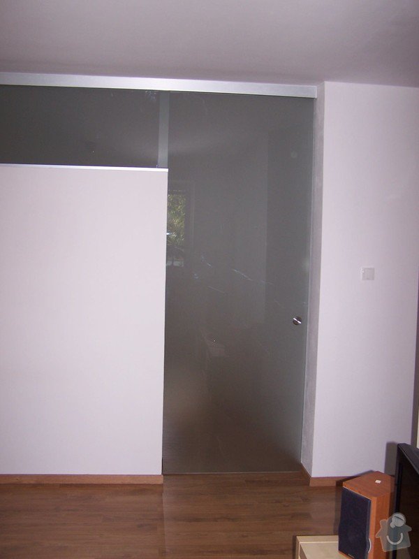 Svetlik + posuvne sklenene interierove dvere: 100_3035