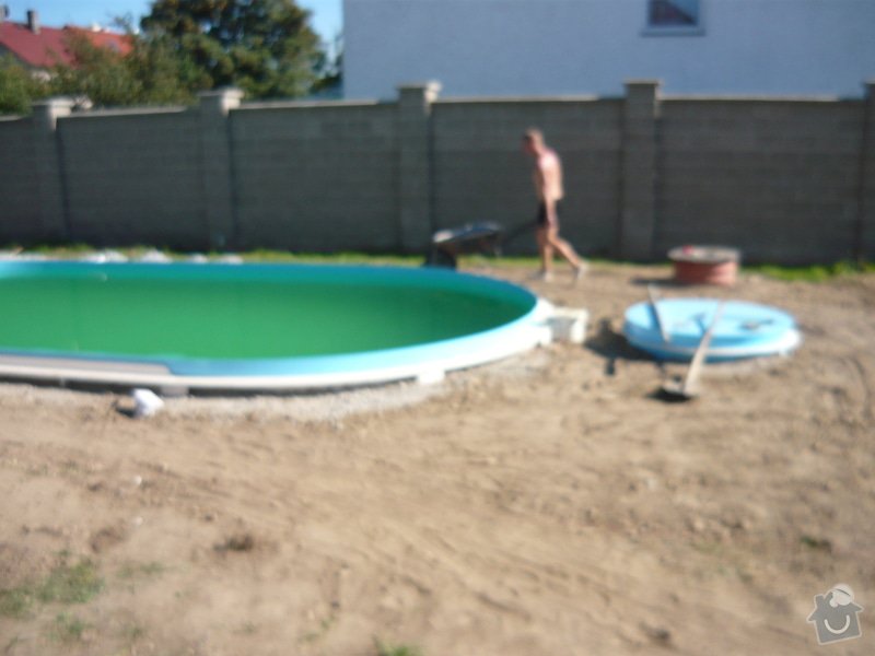Položení dlažby kolem bazénu.: P1050719