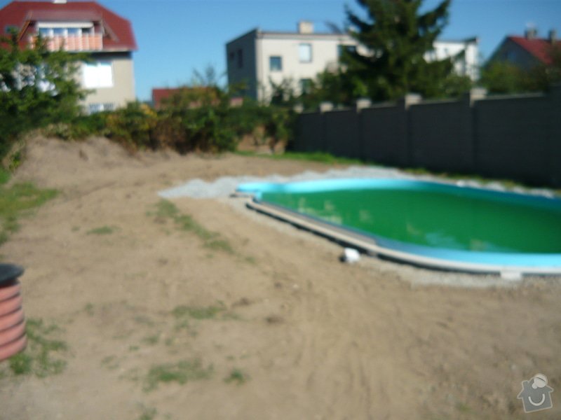 Položení dlažby kolem bazénu.: P1050720
