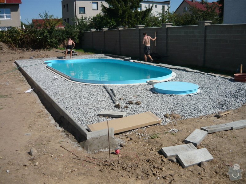 Položení dlažby kolem bazénu.: P1050722