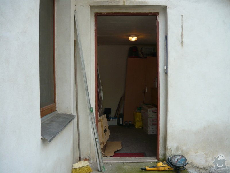Vyměna vchodovych dveři a nove dlažby v přecini: P1050833