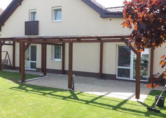 Dřevěná pergola se zastřešením cca 35m2