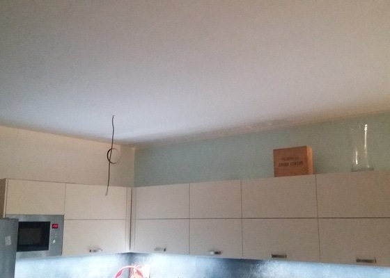 Sadrokartonovy podhled do kuchyne s instalaci lamp