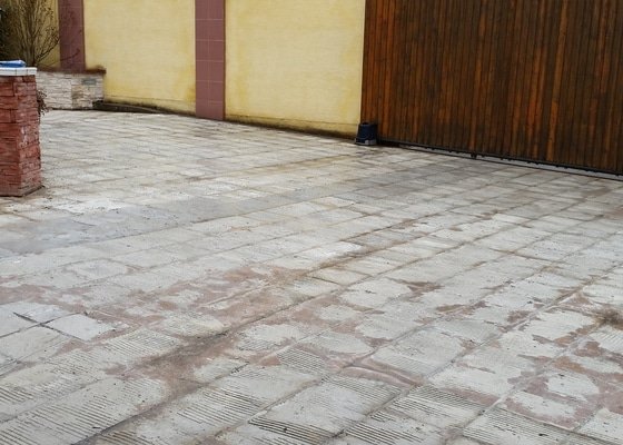 Kamenný koberec s pokládkou cca 120m2  - stav před realizací