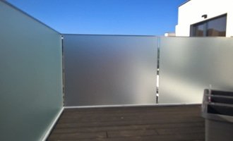Fólie na balkonová skla k zajištění soukromí