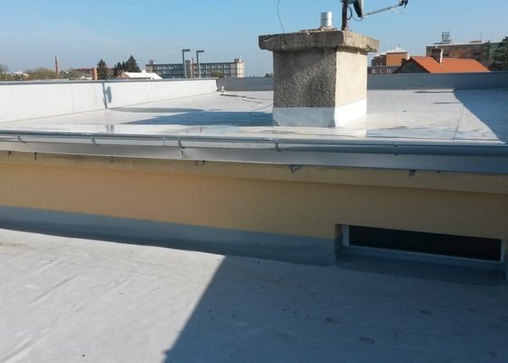 Hydroizolace ploché střechy RD vč tepelní izolace EPS.