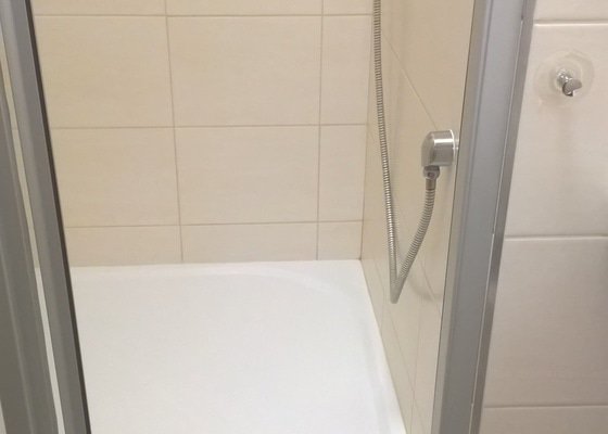 Silikonování a kontrola/oprava odtoku sprchového koutu