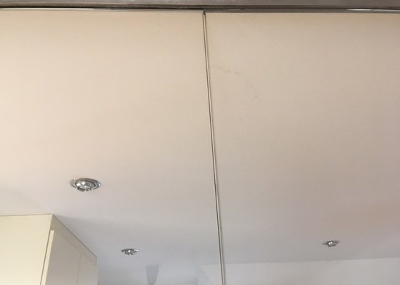 Oprava interiérových skleněných dvoukřídlých dveří