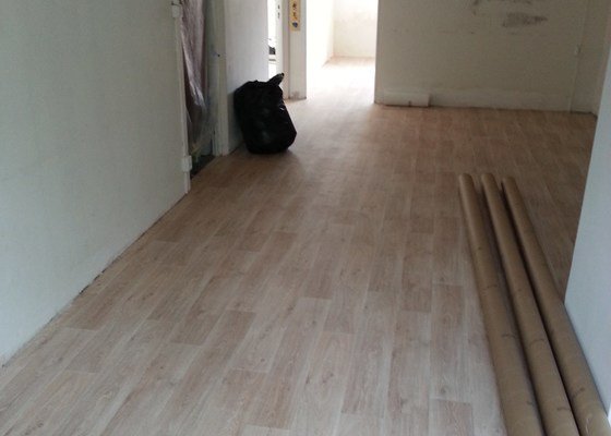 Příprava podlahy a pokládka PVC 60m2 ve Strašicích