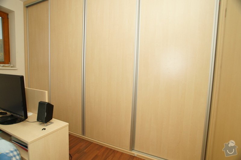Vestavěná skříň, obyváková stěna, psací stůl s policí: KLENOVSKY_4