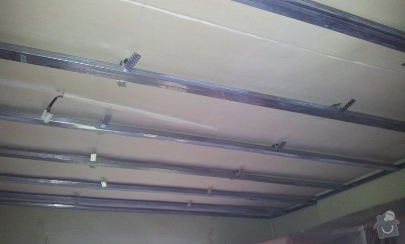 Nový rovný strop a výmalba: 20121115_095841