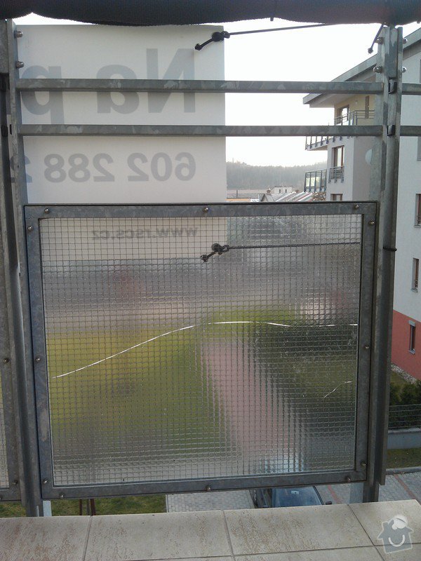 Výměna prasklého skla na balkoně: IMAG2425