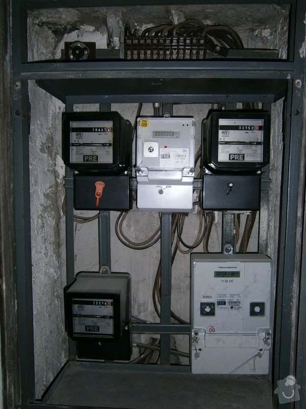 Elektroinstalace (připojení trouby): P8110003