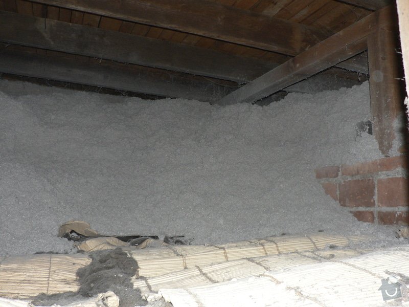 Foukaná izolace ploché střechy a vytvoření podhledu.: P1080894