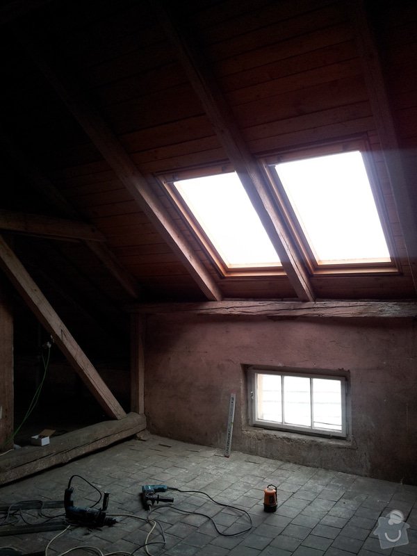 Montáže sádrokartonu, rekonstrukce podkroví, suché podlahy s podsypem Fermacell,výměna střešního okna, montáž poudra Eclisse pro posuvné dveře do SDK příčky.: Podkrovi_3