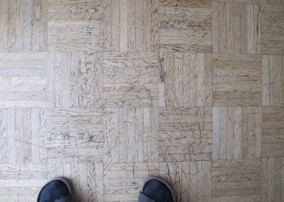 Renovace dřevěné podlahy a malování