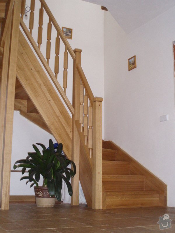 Dřevěné schodiště: P4180639