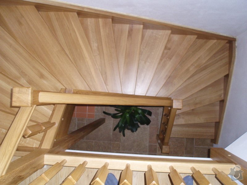 Dřevěné schodiště: 10