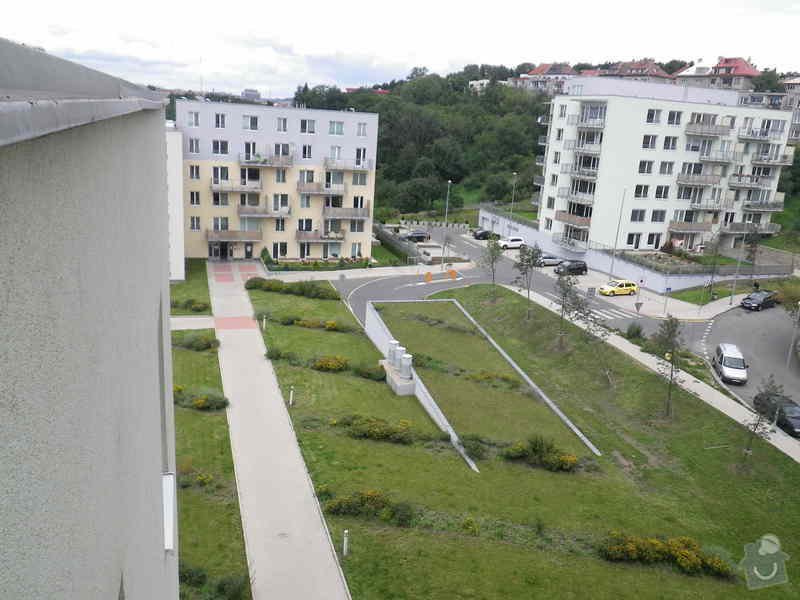 Znalecký posudek vegetační střechy nad hromadnými garážemi: IMGP6715