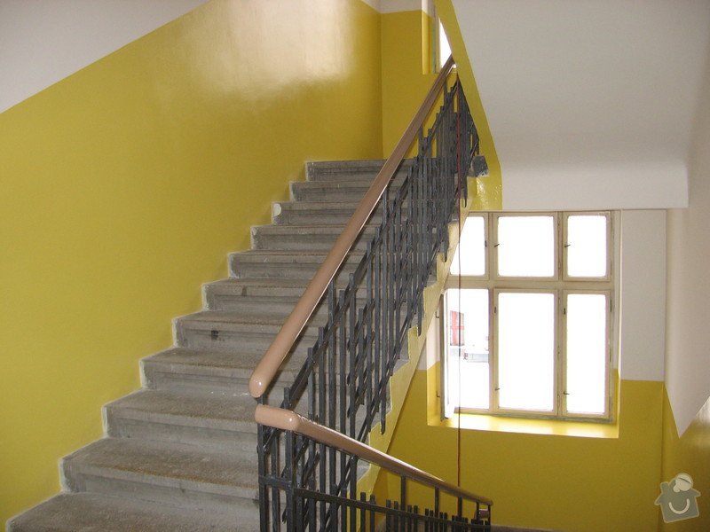 Výmalba a renovace zábradlí schodiště: 078