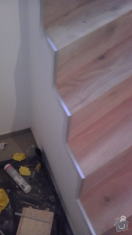Obklad betonových schodů třívrstvou dřevěnou podlahou,zednické začištění: IMAG0113_kopie_kopie