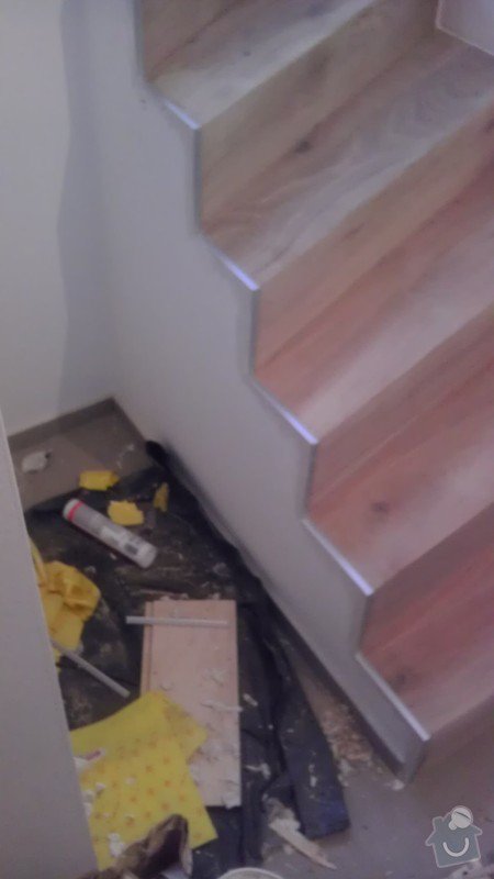Obklad betonových schodů třívrstvou dřevěnou podlahou,zednické začištění: IMAG0115_kopie