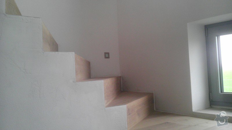 Obklad betonových schodů třívrstvou dřevěnou podlahou,zednické začištění: IMAG0128_kopie