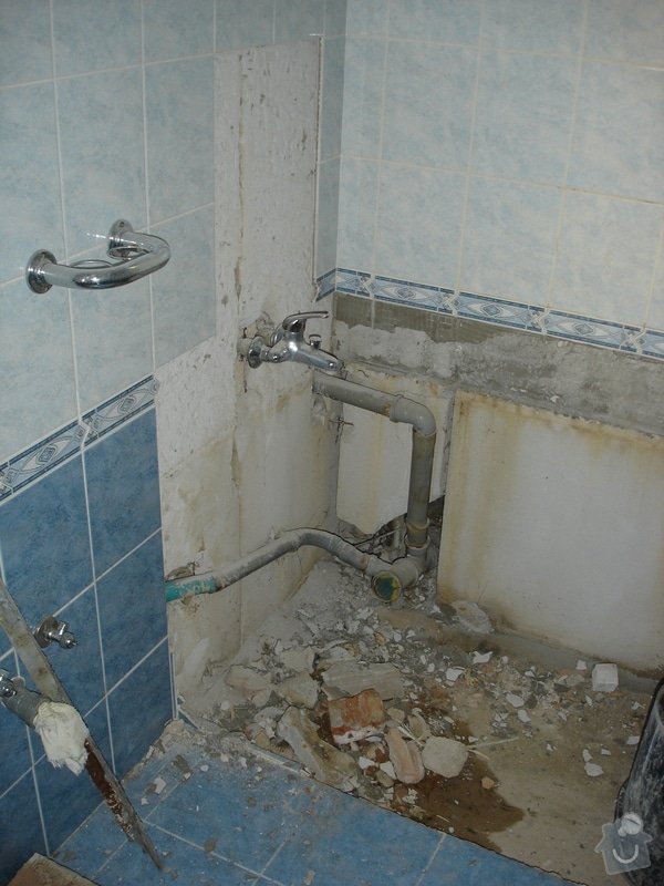 Částečná rekonstrukce bytu (koupelna, vymalování, koberce a drobné opravy): DSC00772