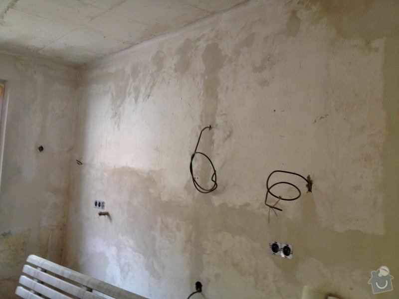 Oškrabání, vytmelení a vymalování stěn: 233