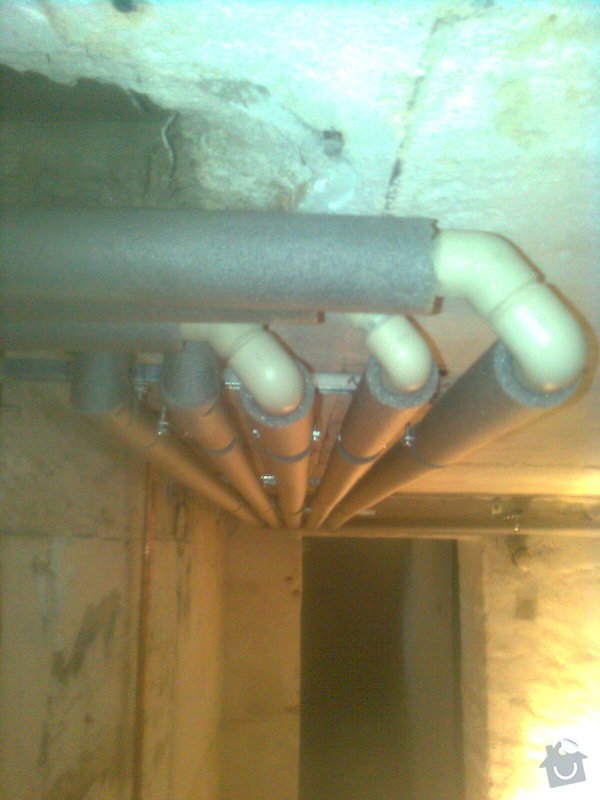 Podlahové topení a ohřev TUV v RD 3+1, anhydrit. podlaha: Obraz0477