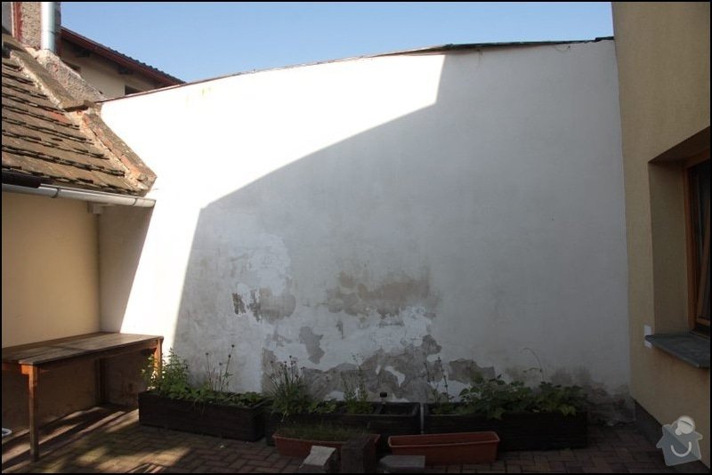 Oprava zdi a vymalovani: zed_Venku_