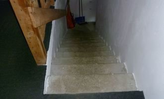 Pokládka dlažby na schodiště - stav před realizací