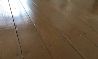 Renovace dřevěné podlahy případně pokládka nové dřevěné podlahy (prkna na pérkách) - stav před realizací