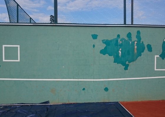 Oprava tenisové zdi