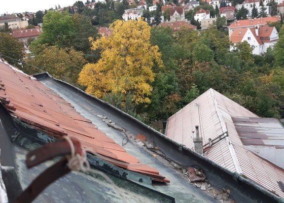 Oprava střechy (zatékání)