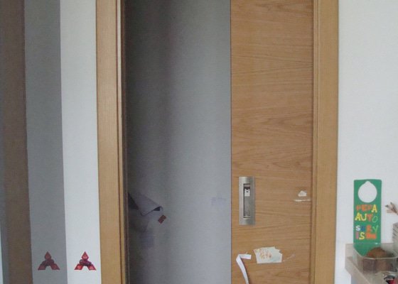 Demontáž a opětovná montáž posuvných dveří zn. Sapeli
