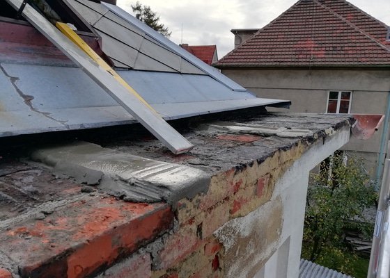 Oplechování římsy a úpravy střešního plechu a instalace okapu