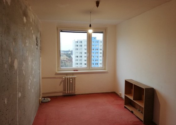 Dokončení stěrkování a vymalování malého pokoje v bytě 2+kk - stav před realizací