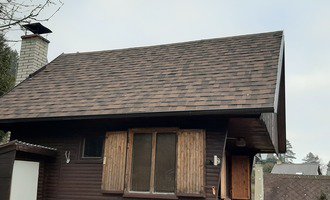 Oprava střechy na chatě