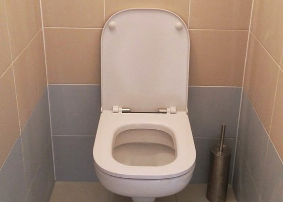 Instalace závěsného WC, provedení obkladu a dlažby