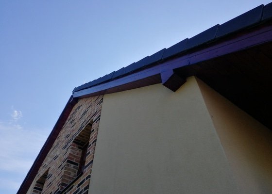 Oprava a nátěr dřevěných částí domu / oprava dřevěných oken