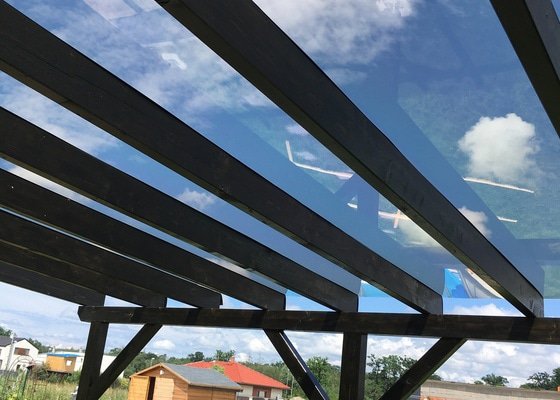 Dřevěná pergola vč. zastreseni