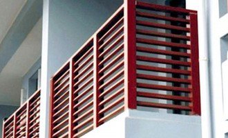 Nové dřevěné (nebo WPC) zábradlí na 2 balkony. - stav před realizací