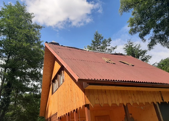 Výměna střešní krytiny včetně klempířských prací - chata