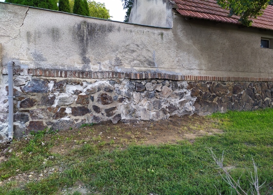 Oprava kamenné opěrné zdi (cca 3m)
